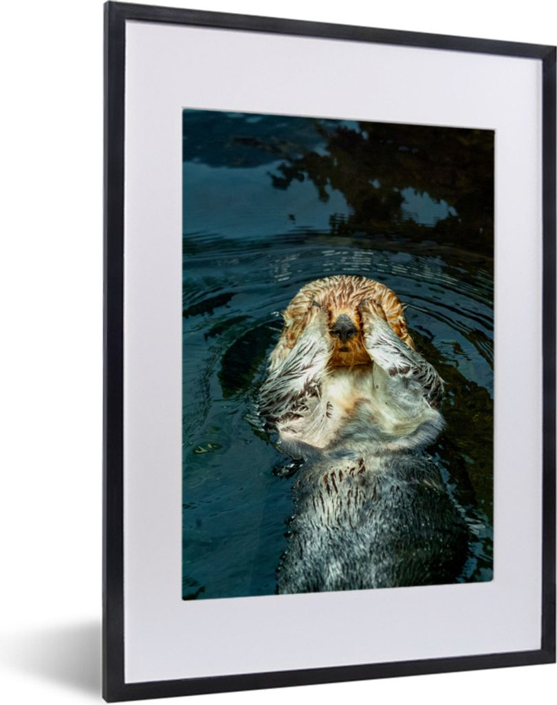 MuchoWow MuchoWow Gerahmtes Poster Otter im Wasser liegend 30x40 cm - Poster mit zchwarzem Bilderrahmen - Wandposter Schlafzimmer