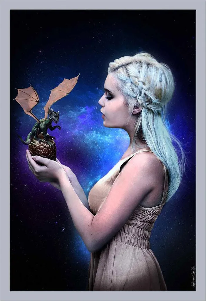 Sanches, Liliana - Poster - Dragon Queen + cornice rimovibile, Shinsuke® Maxi MDF argento, disco acrilico