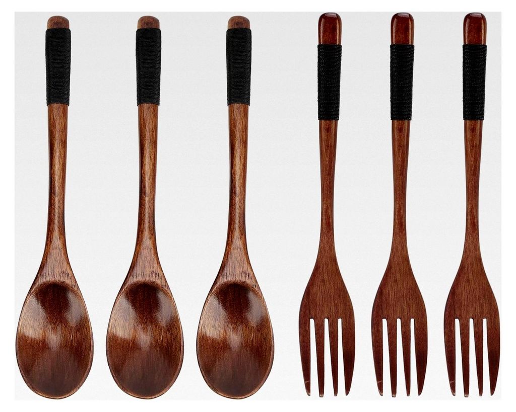 Set aus Holzutensilien, Holzlöffel und Holzgabeln