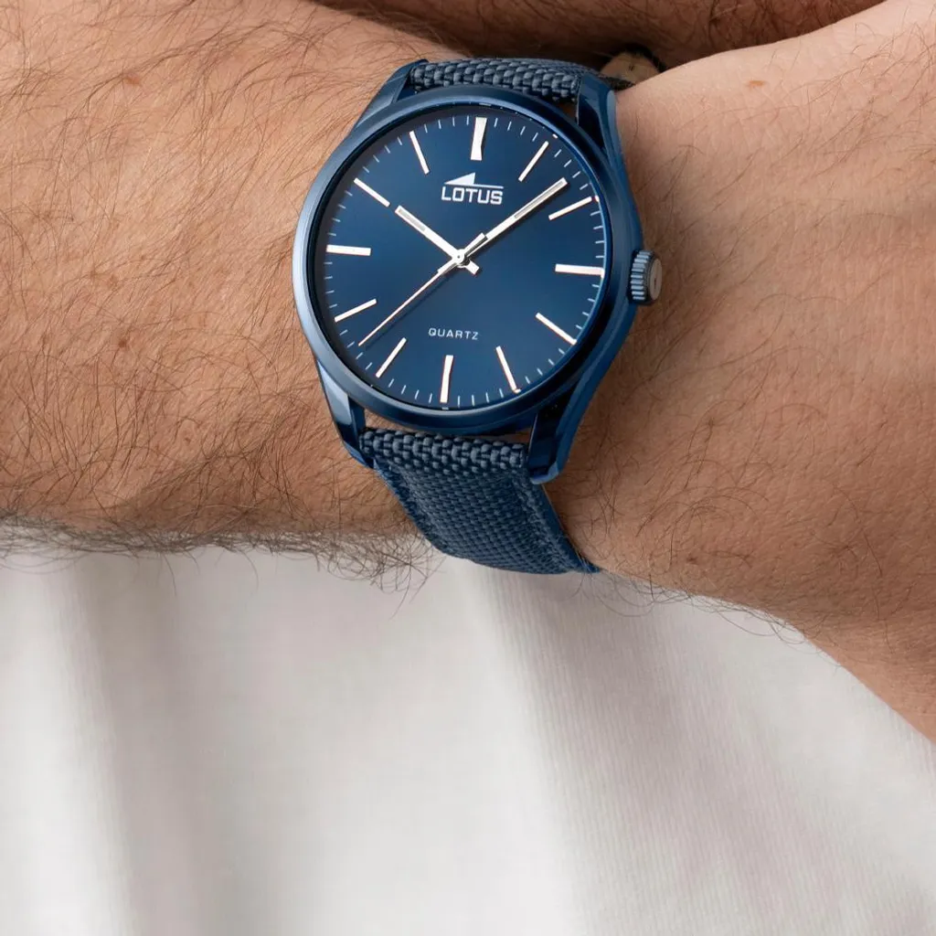 Montre Lotus 19071/1 Homme : Bracelet Acier Argenté et Cadran Noir Chic