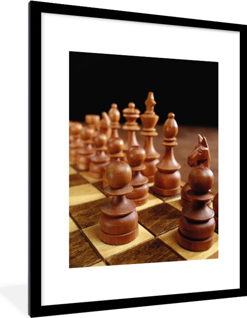 MuchoWow Gerahmtes Poster Eine Nahaufnahme der Schachfiguren 60x80 cm - Poster mit Schwarzem Bilderrahmen Wandposter Rahmen Foto Bilder - Wohnzim...