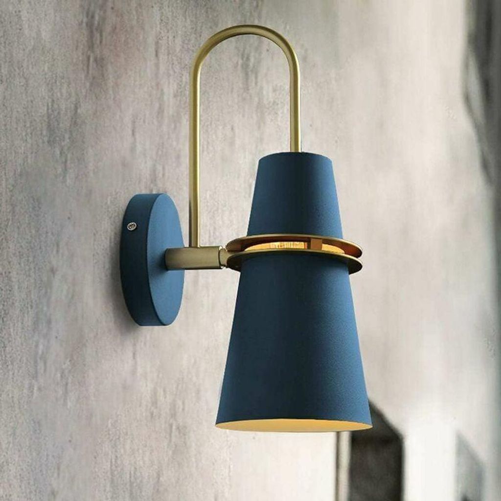 Moderne Wandleuchten im nordischen Design aus goldfarbenem Horn – ideal für Schlafzimmer, Wohnzimmer oder Flur – verleihen der Einrichtung ein...