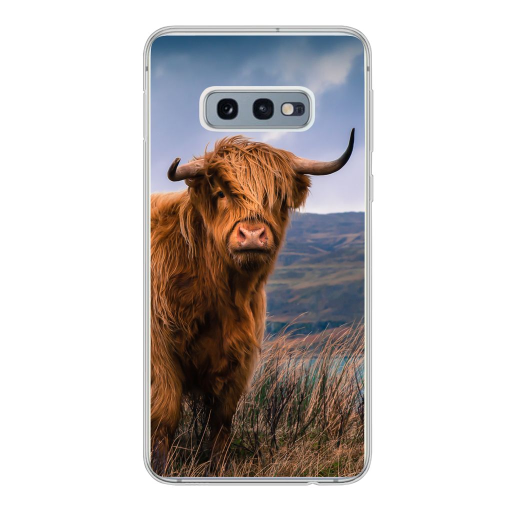 MuchoWow Handyhülle Schutzhülle Hülle für Samsung Galaxy S10e Schottischer Highlander - Berg - Wasser - Natur - Kuh Silikon Softcase Handy H...