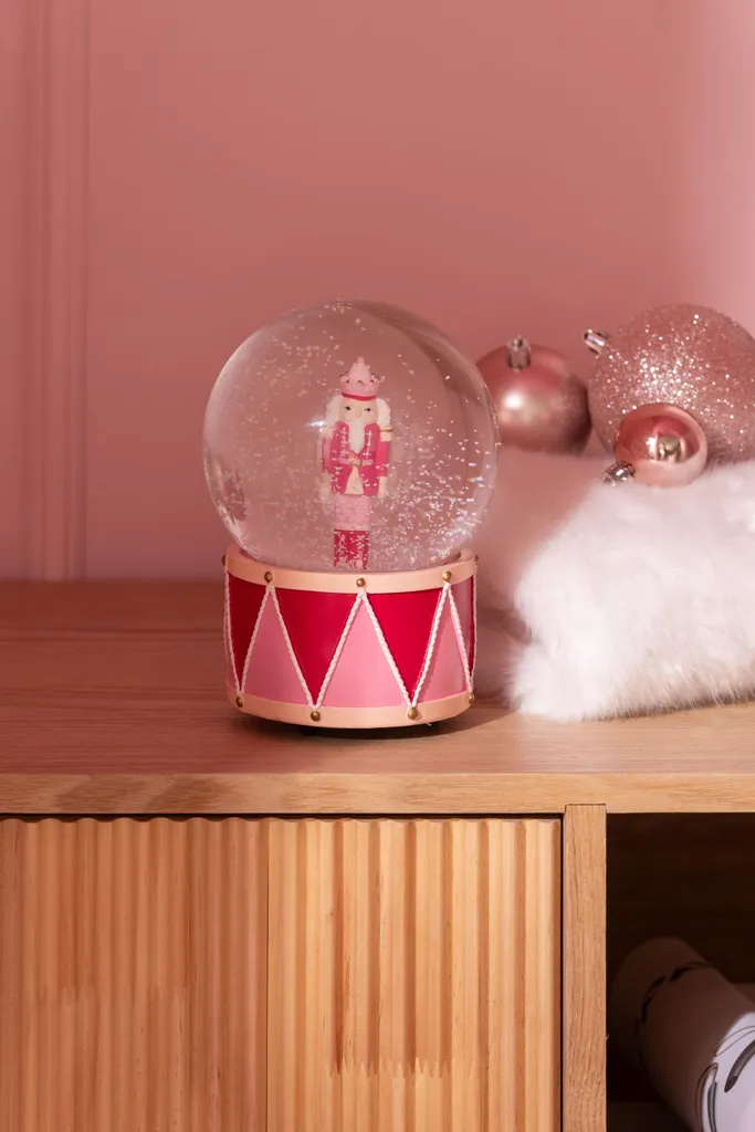 Globe d'eau Casse-noix Chic : Une Déco de Noël Moderne sans Rouge - 2