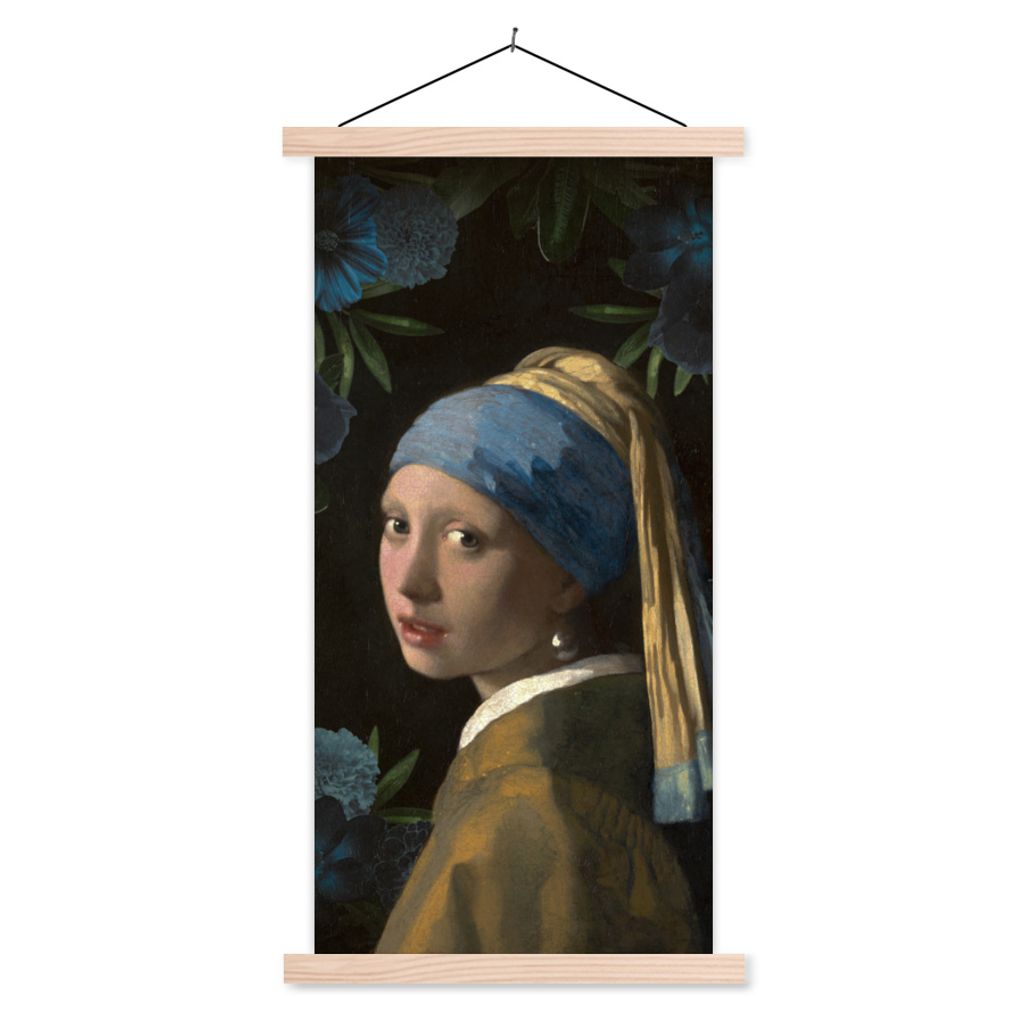 MuchoWow Textilposter Mädchen mit einem Perlenohrring - Blumen - Blau 40x80 cm mit holzfarbenen Rahmen - Wohnzimmer