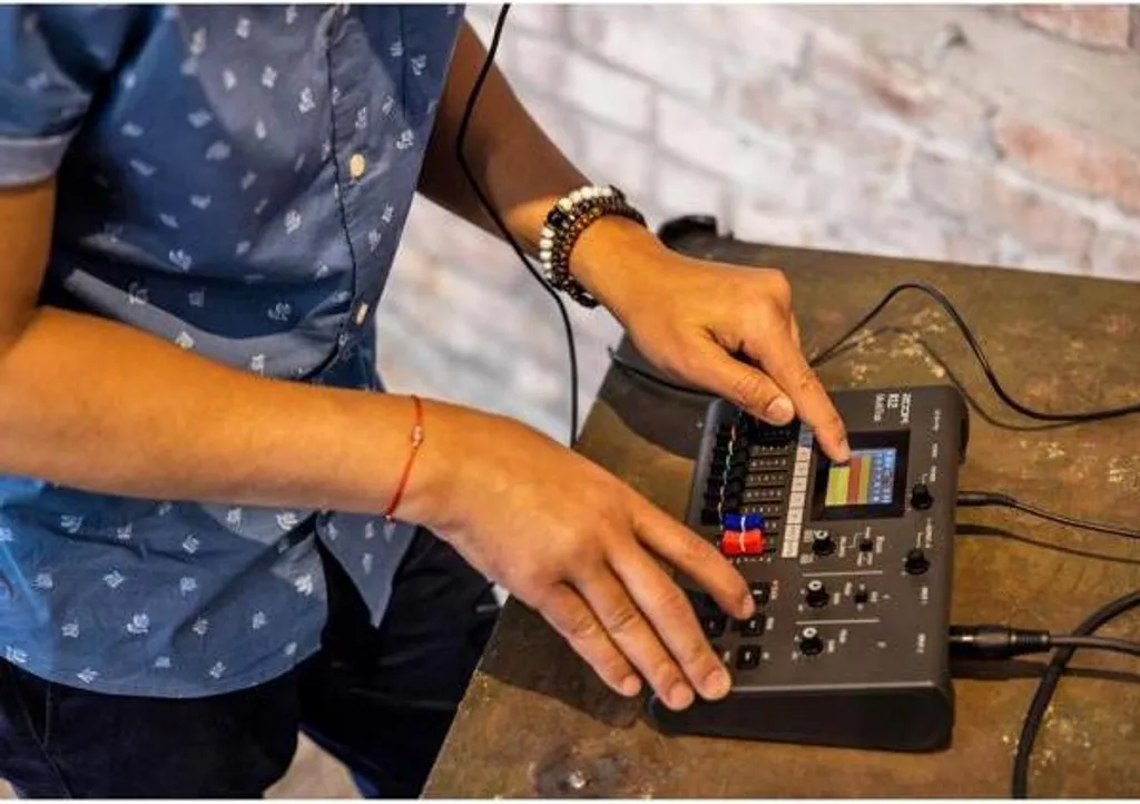 Studio multipiste Zoom R12 compact avec interface tactile et effets pro - 11