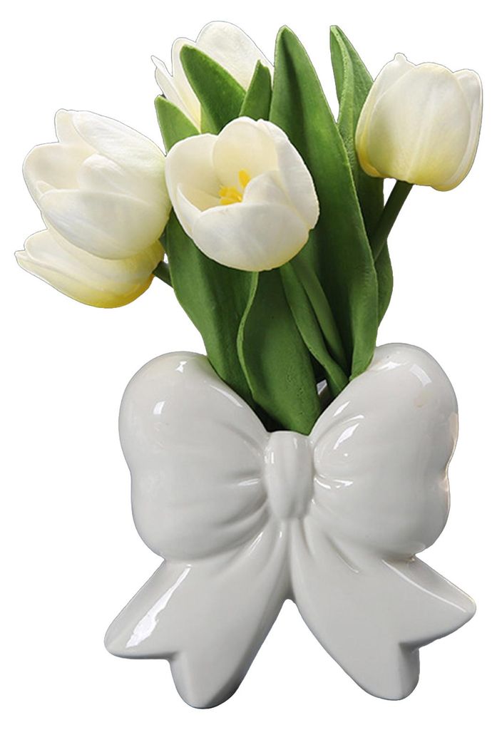 Moderne Blumenvase mit Schleife aus Keramik, ideal als Tischdekoration für Zuhause oder Büro.