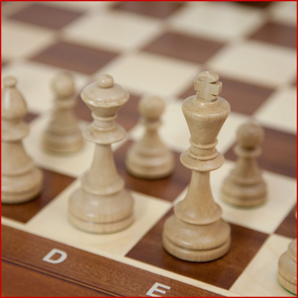 Schach Sehr schönes Schachspiel aus Holz Schachbrett 31 x 31 cm KH 70 mm 