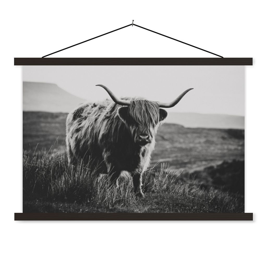 MuchoWow Textilposter Schottischer Hochlandbewohner - Natur - Kühe - Tiere - Schwarz und weiß 90x60 cm mit schwarzem Rahmen - Aufhängungssatz