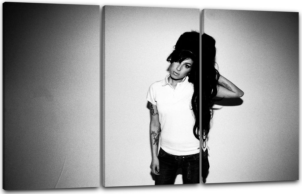 Leinwandbild 3-teilig (120x80cm): Amy Winehouse mit Jeans und Polo-Hemd lässig dreinblickend, echter Holz-Keilrahmen inkl. Aufhänger, handgeferti...