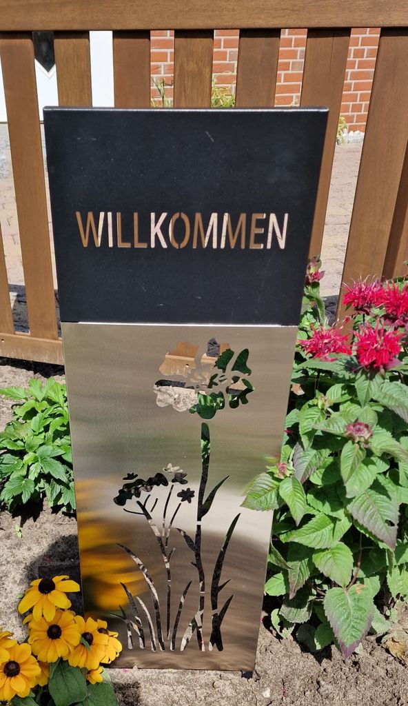 Decpero Gartenstecker „WILLKOMMEN“ Mit Edelstahlkugel – Schwarze Metall-Stele Für Eingang & Beet
