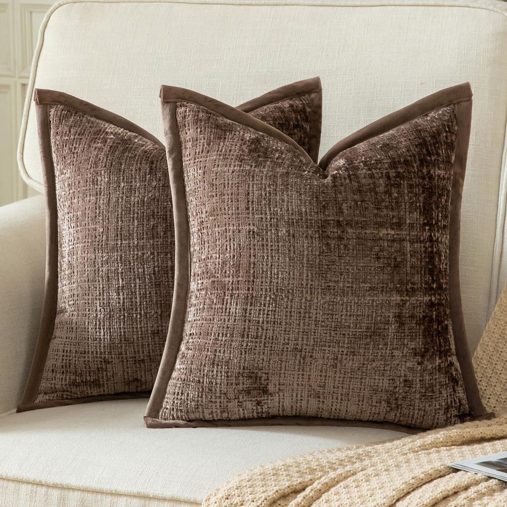 Set aus 2 braunen Chenille-Kissenbezügen, 65x65 cm, mit Samtrückseite, für Sofa, Schlafzimmer oder Wohnzimmer.
