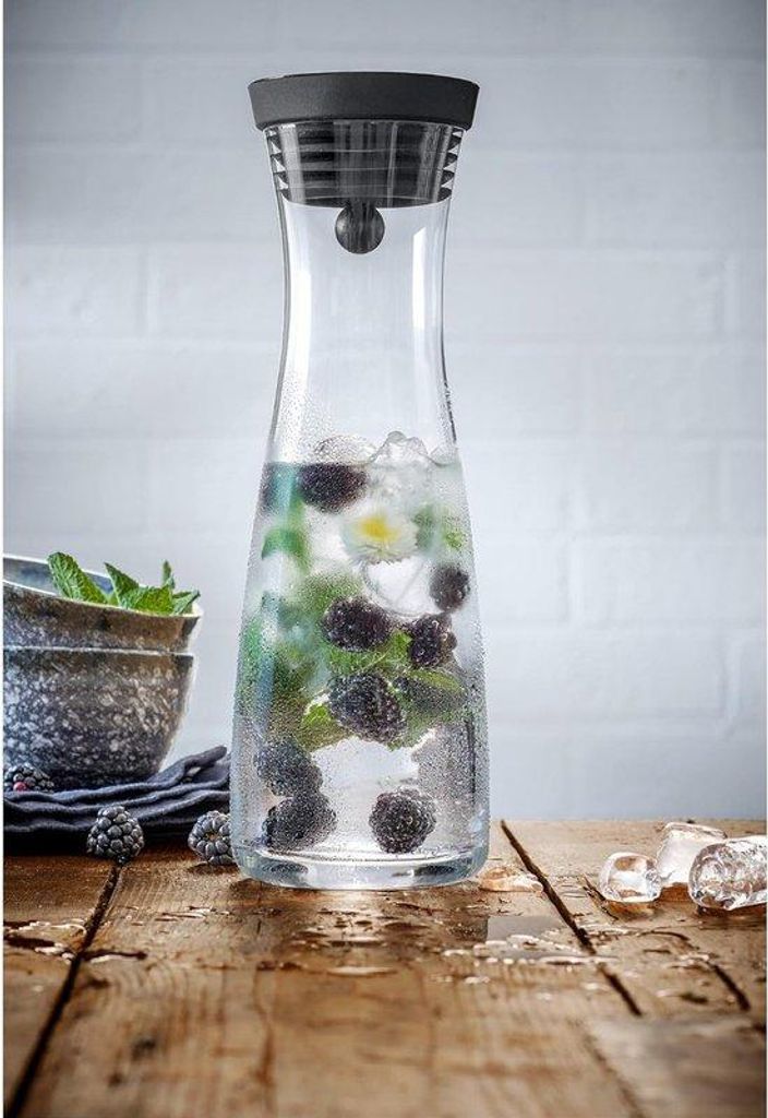 Gläserner Wasserkaraffe