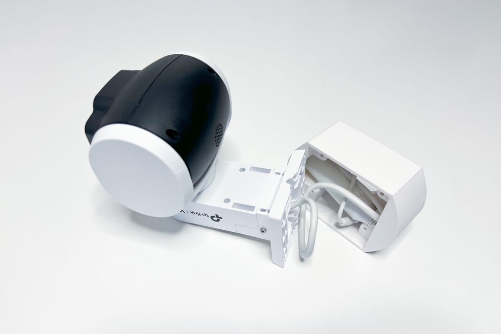TP-LINK Wand- oder Deckenhalterung mit Kabelabdeckung für VIGI C540V Kameras, weiß