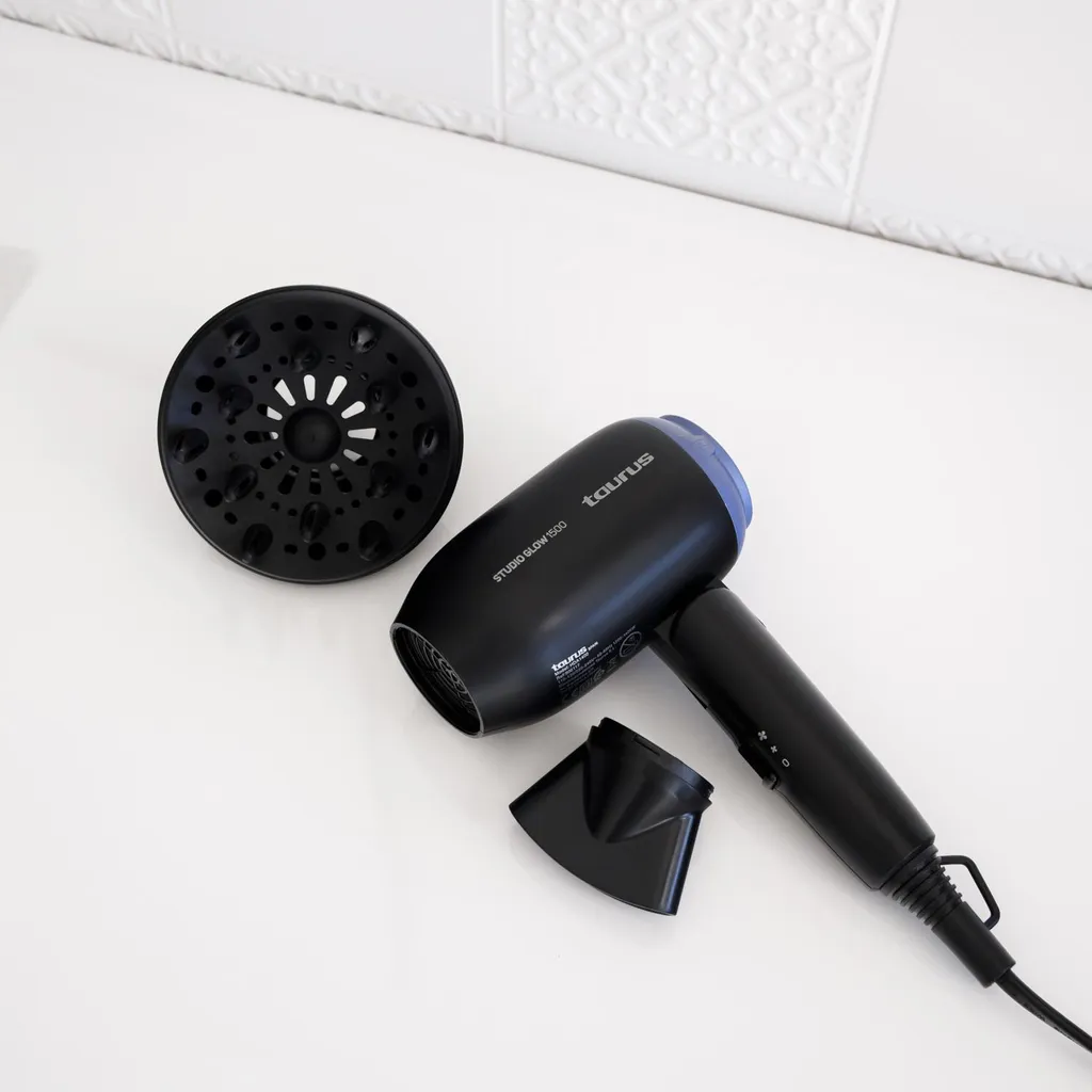 Sèche-cheveux TAURUS Studio Glow 1500 Noir - Puissant et Compact - 2