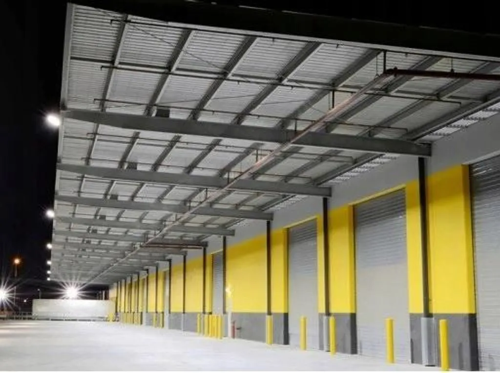 Solution éclairage puissant 200W pour zones sombres façade et mât