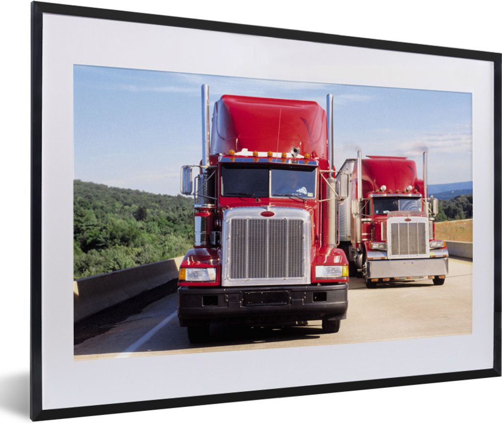 MuchoWow MuchoWow Gerahmtes Poster Rote Lastwagen auf der Autobahn 60x40 cm - Poster mit zchwarzem Bilderrahmen - Schlafzimmer - Plakat in Rahm...