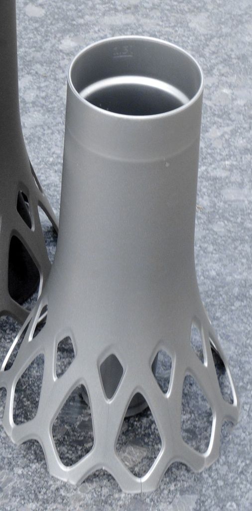 Vaso da cimitero ROSETA con punta d'argento d9x30cm Immagine del prodotto 