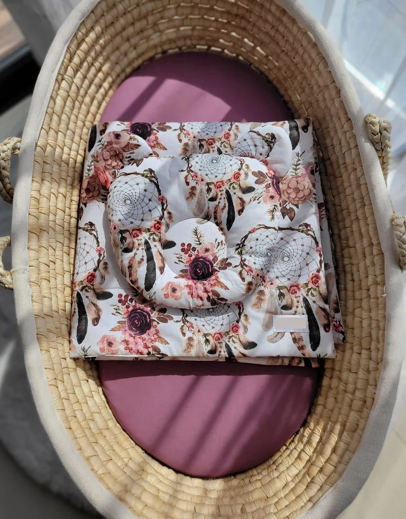 Couverture rembourrée Nalle et son coussin à mémoire de forme pour bébé