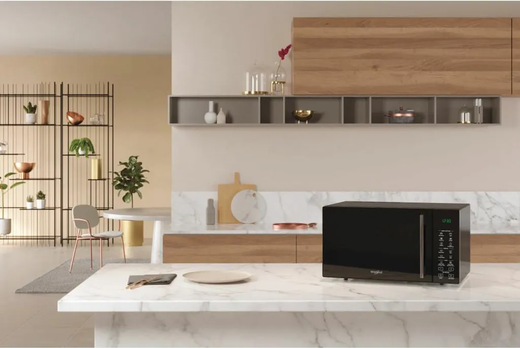 Whirlpool MWP 295 B Micro-ondes combiné 29L 900W Noir à surface plane