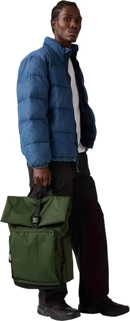 Sac à dos Levi's 124 noir avec bretelles ajustables et grand volume
