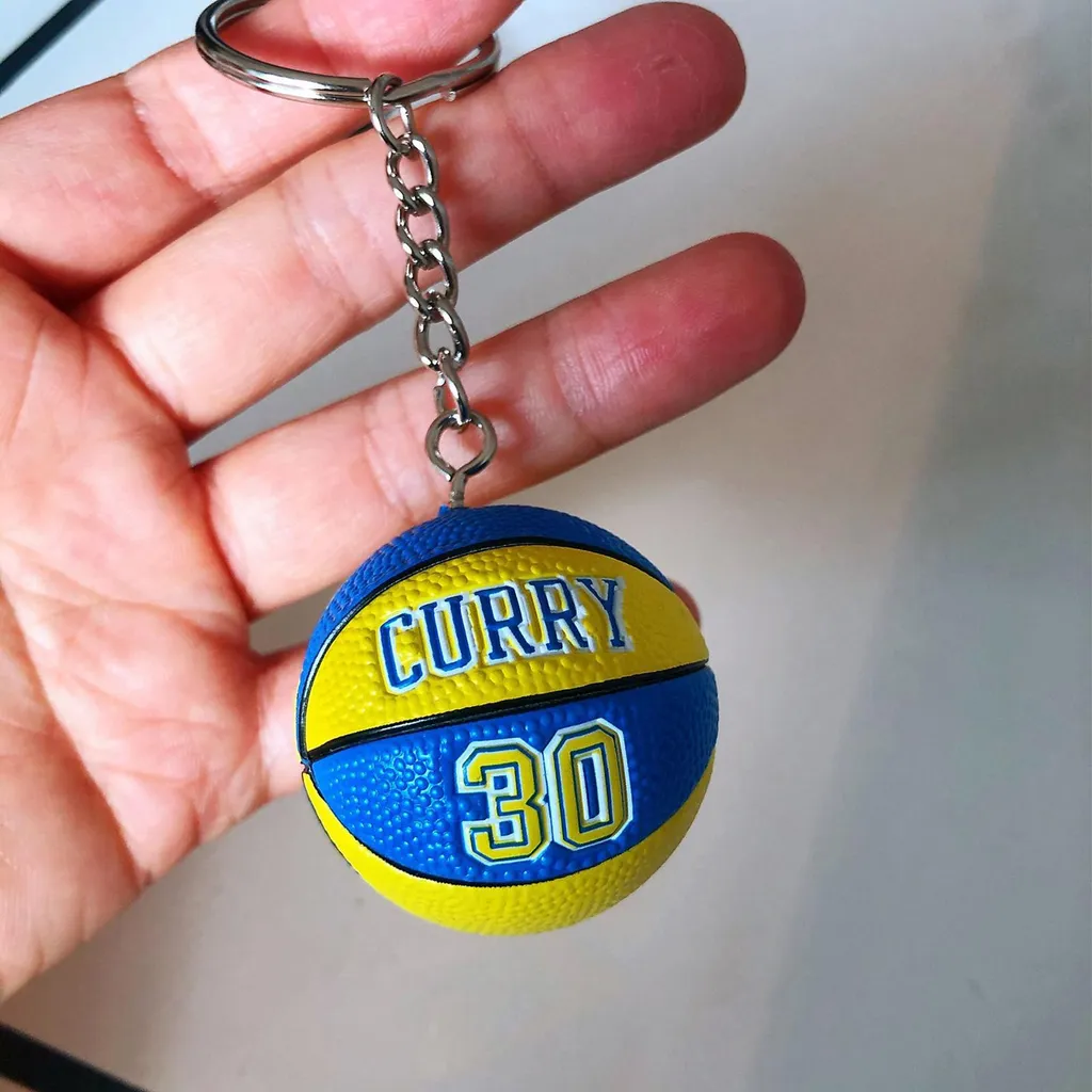 Accessorio Portachiavi Basket Design Premium - Metallo Lucido e Compatto