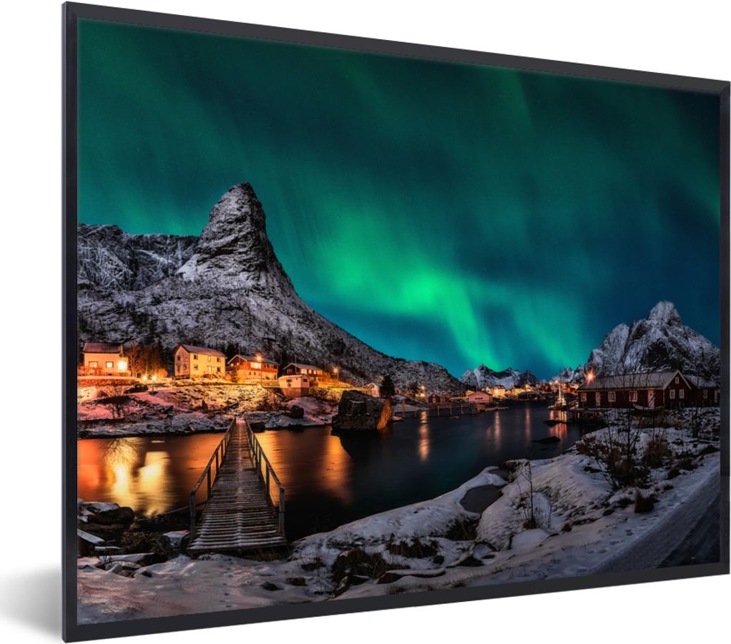 MuchoWow Gerahmtes Poster Nordlicht - Island - Schnee - Dorf - Grün - Berge 80x60 cm - Poster mit Schwarzem Bilderrahmen Wandposter Rahmen Foto ...