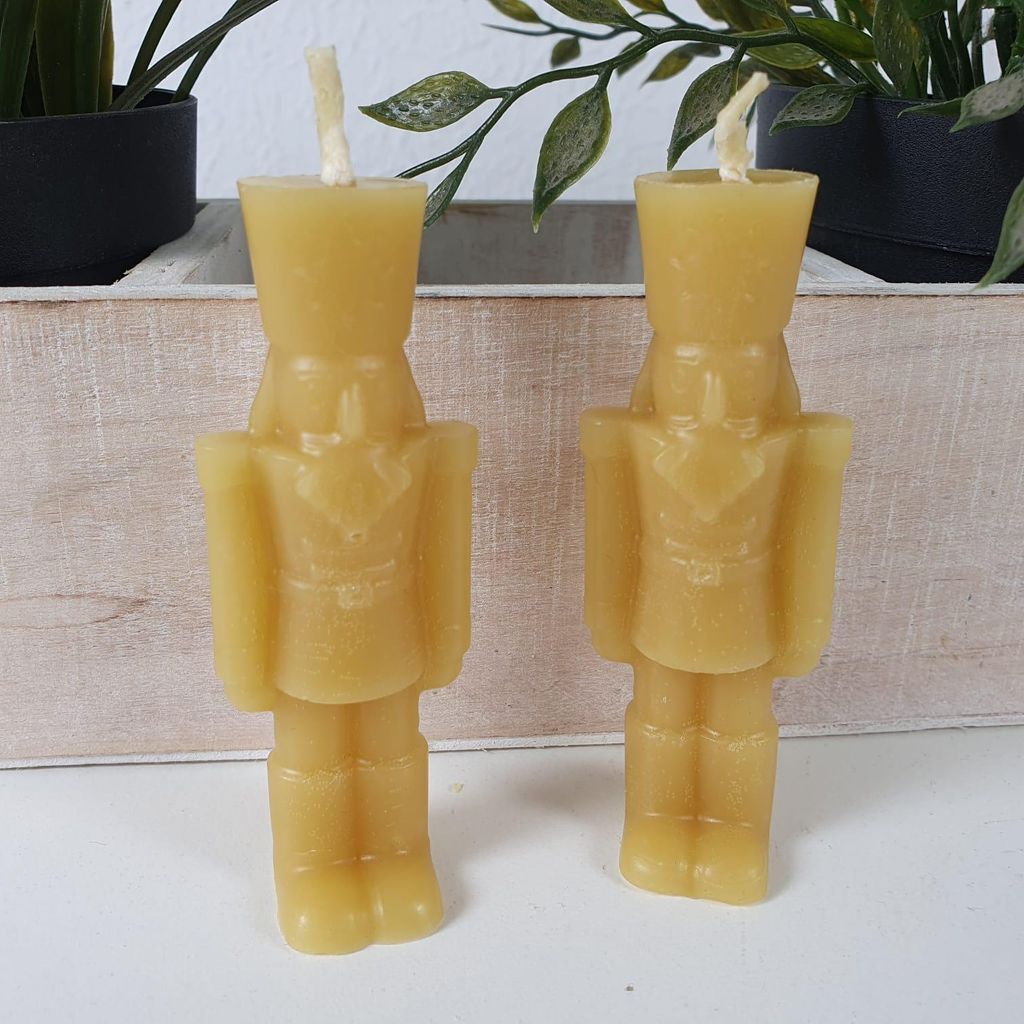 Bienenwachskerze 2er Set Nussknacker Kerze 8,5 cm