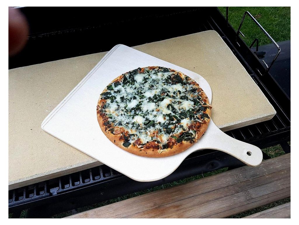 Pizzastein Brotbackstein Backofenplatte in verschiedenen Formaten mit Holzschieber für Backofen, Grill und Smoker aus massiver Schamotte - Lebensm...
