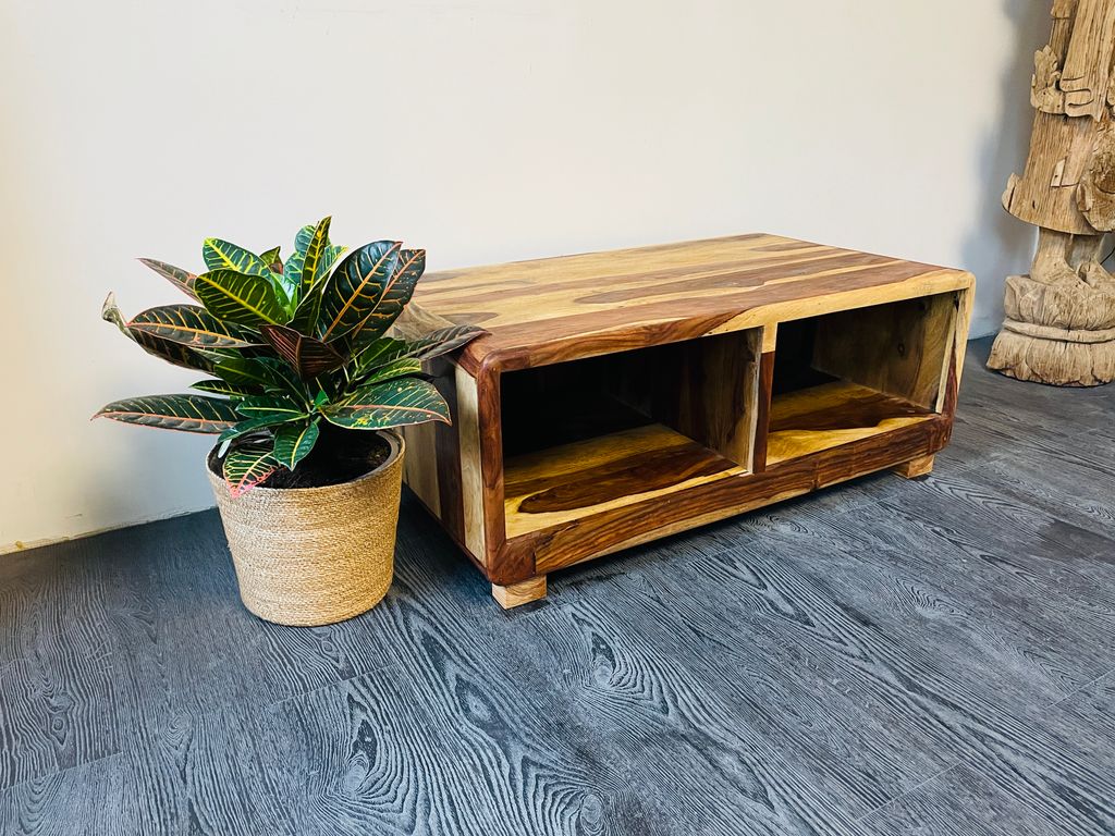 Natur trifft Design – Einzigartiges Sideboard aus edlem Suar-Holz