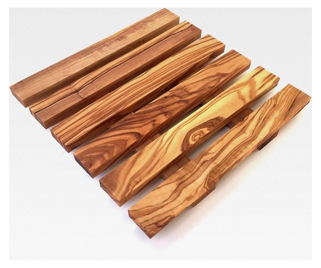Topfuntersetzer 20 x 20 cm, quadratisch, handgefertigt aus Olivenholz