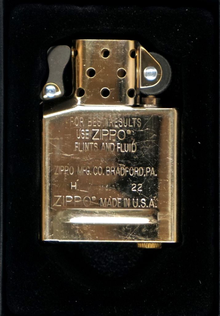 ZIPPO BENZINWIEDERBEFÜLLUNG Messing Classic Accessoire Produktbild 