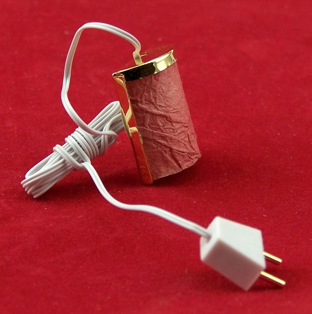 Wandlampe für 1:12 Puppenhaus, Metall goldfarbig. Für 12V Trafos. 2,3cm hoch