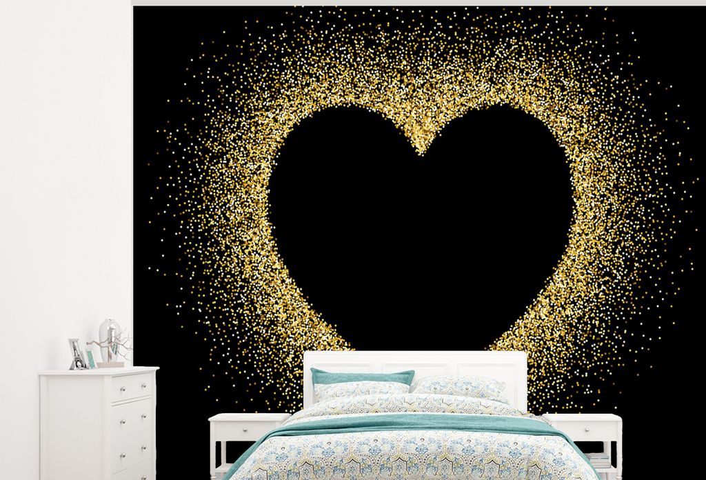 MuchoWow Fototapete für Wohnzimmer oder Schlafzimmer Wandtapete Vinyl Motivtapete Goldenes Herz auf schwarzem Hintergrund - 300x240 cm - Fototap...