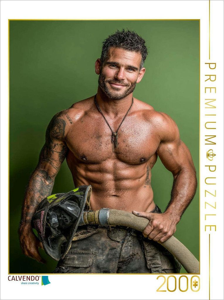 CALVENDO Puzzle Sexy Feuerwehrmann mit freiem Oberkörper und Feuerwehrschlauch | 2000 Teile Lege-Größe 90x67cm Foto-Puzzle für glückliche Stunden