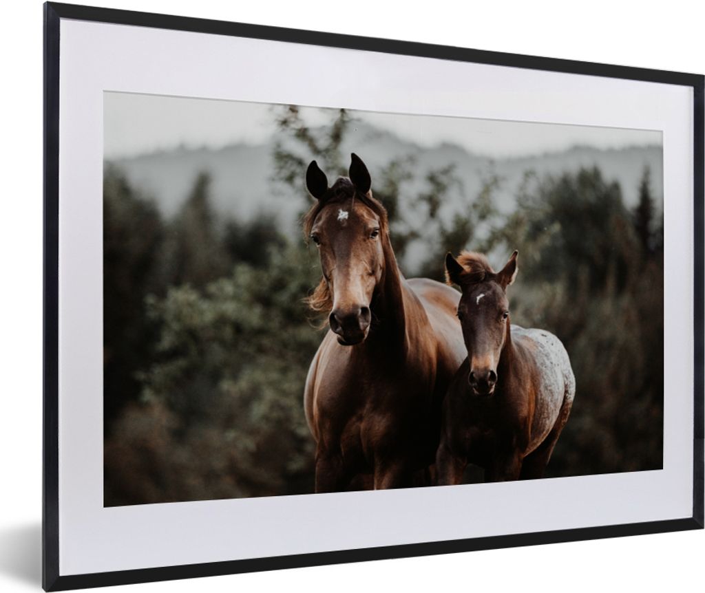 MuchoWow MuchoWow Gerahmtes Poster Pferde - Wald - Berge 60x40 cm - Poster mit zchwarzem Bilderrahmen - Schlafzimmer - Plakat in Rahmen - Drucken
