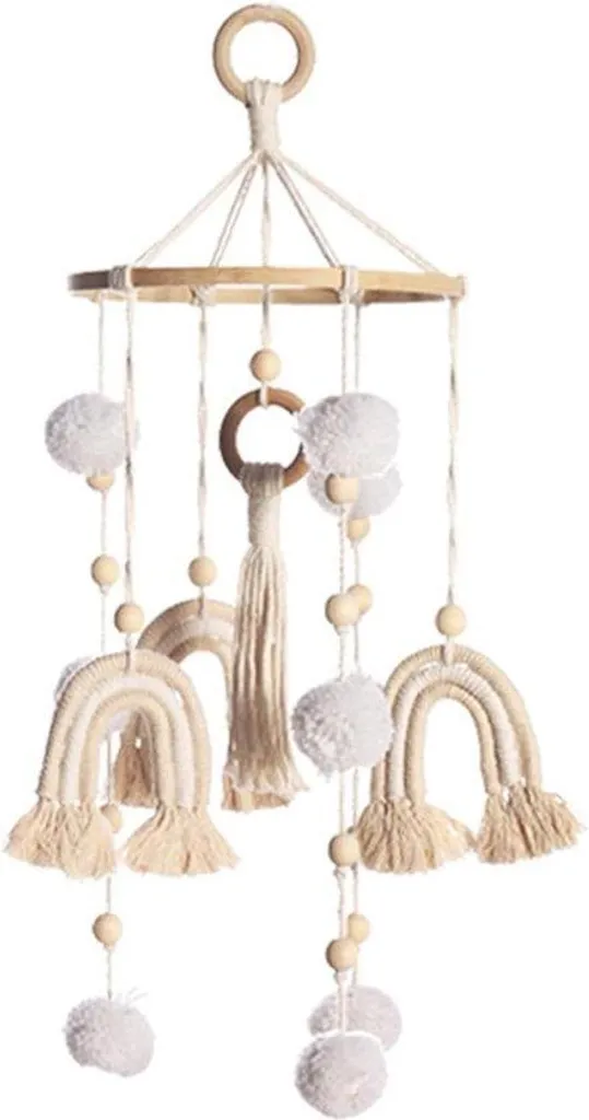 Aménager une chambre de fille avec un lit suspendu beige et coloré