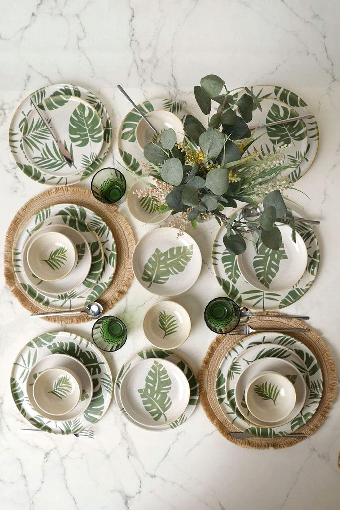 Hermia Concept, Hochwertiges 24-teiliges Dinner Set aus 100% Steinzeug, Weiß und Grün | 6 Schalen (12 cm), 6 Kuchenplatten (22 cm), 6 Teller (18 ...