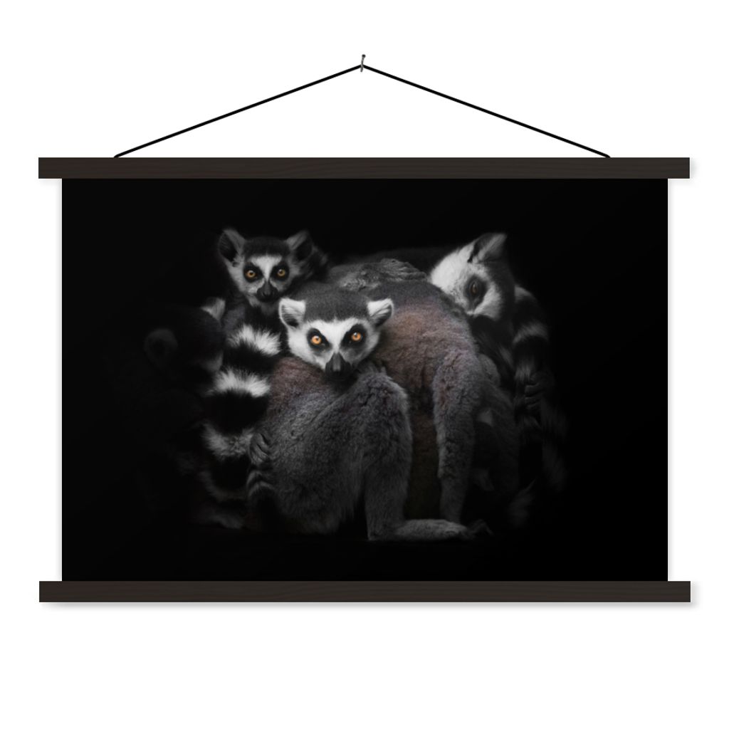 MuchoWow Textilposter Tiere - Lemur - Schwarz - Weiß - Porträt 90x60 cm mit schwarzem Rahmen - Aufhängungssatz