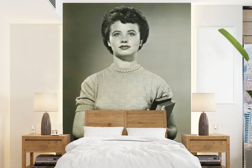 MuchoWow Fototapete für Wohnzimmer oder Schlafzimmer Wandtapete Vinyl Motivtapete Frau mit Büchern - 175x240 cm - Schlafzimmertapete