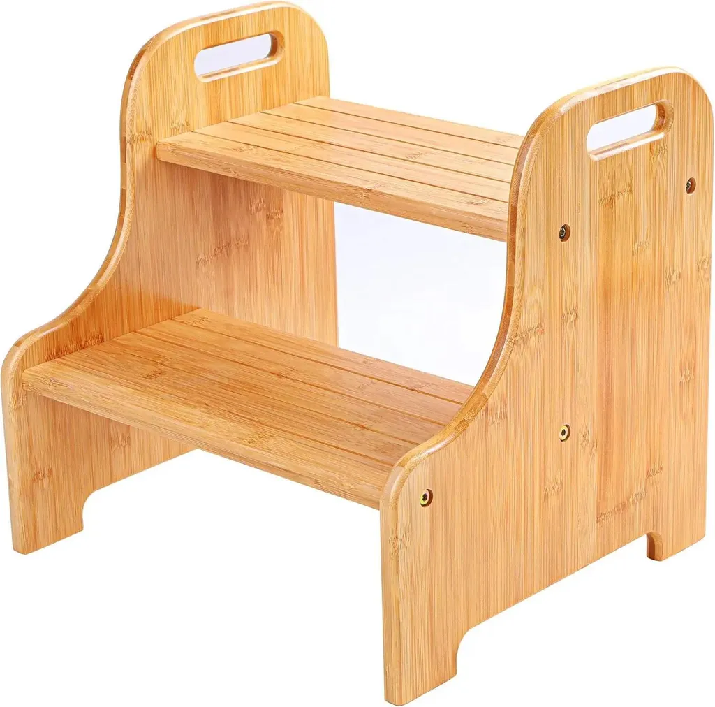Escabeau 2 marches stable en bambou pour atteindre les placards sans glisser