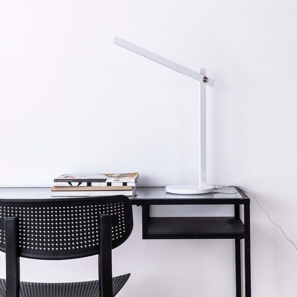 Weiße ALBA LED Tischlampe, 76 cm hoch, mit Gelenkarm und Produktbild 