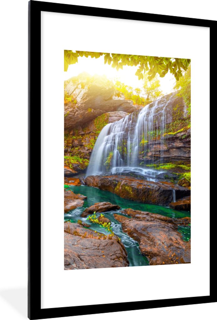 MuchoWow Gerahmtes Poster Natur - Wasserfall - Pflanzen - Bäume - Sonne 60x90 cm - Poster mit Schwarzem Bilderrahmen Wandposter Rahmen Foto Bild...