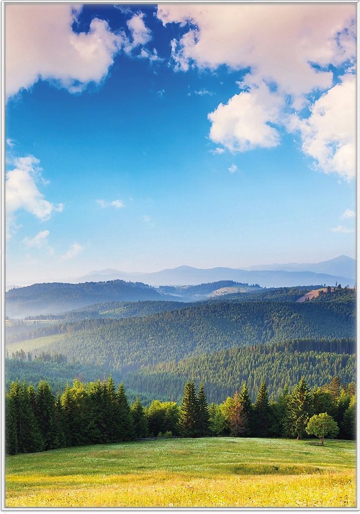 Wallario Wandbild Berglandschaft im Gebirge unter blauem Himmel, Größe: 70,30 x 100,30 cm, Poster mit weißem Kunststoffrahmen