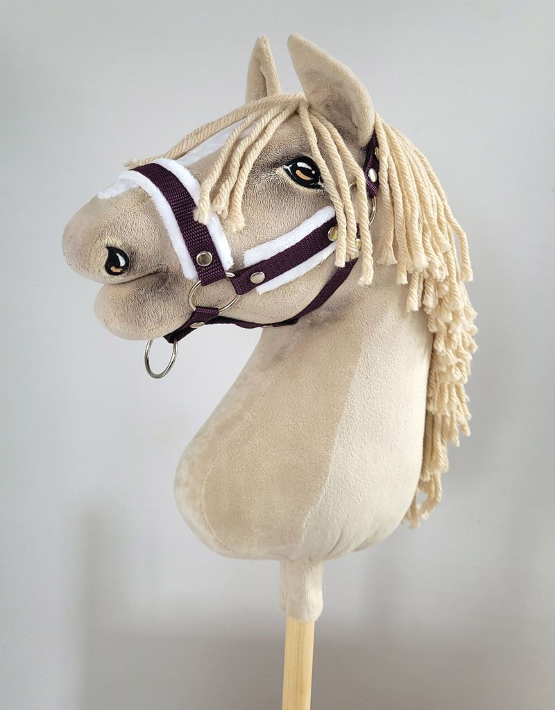 Hobby Horse A3 Pflaume verstellbares Pferdehalfter mit weißem Fell