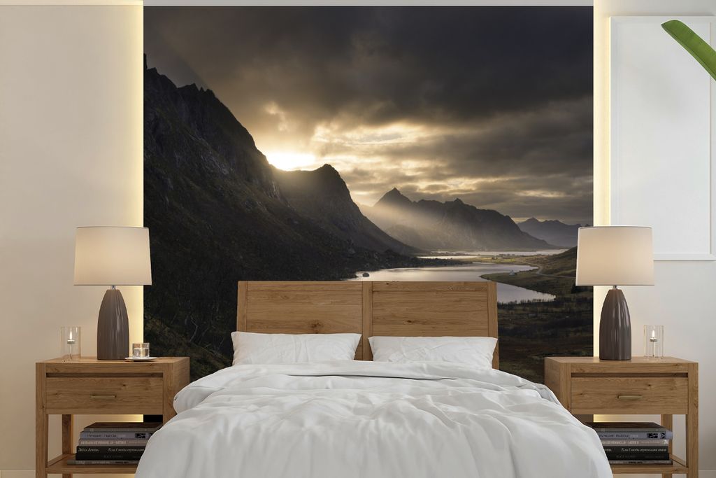 MuchoWow Fototapete für Wohnzimmer oder Schlafzimmer Wandtapete Vinyl Motivtapete Die letzten Sonnenstrahlen fallen über die Lofoten Norwegen -...