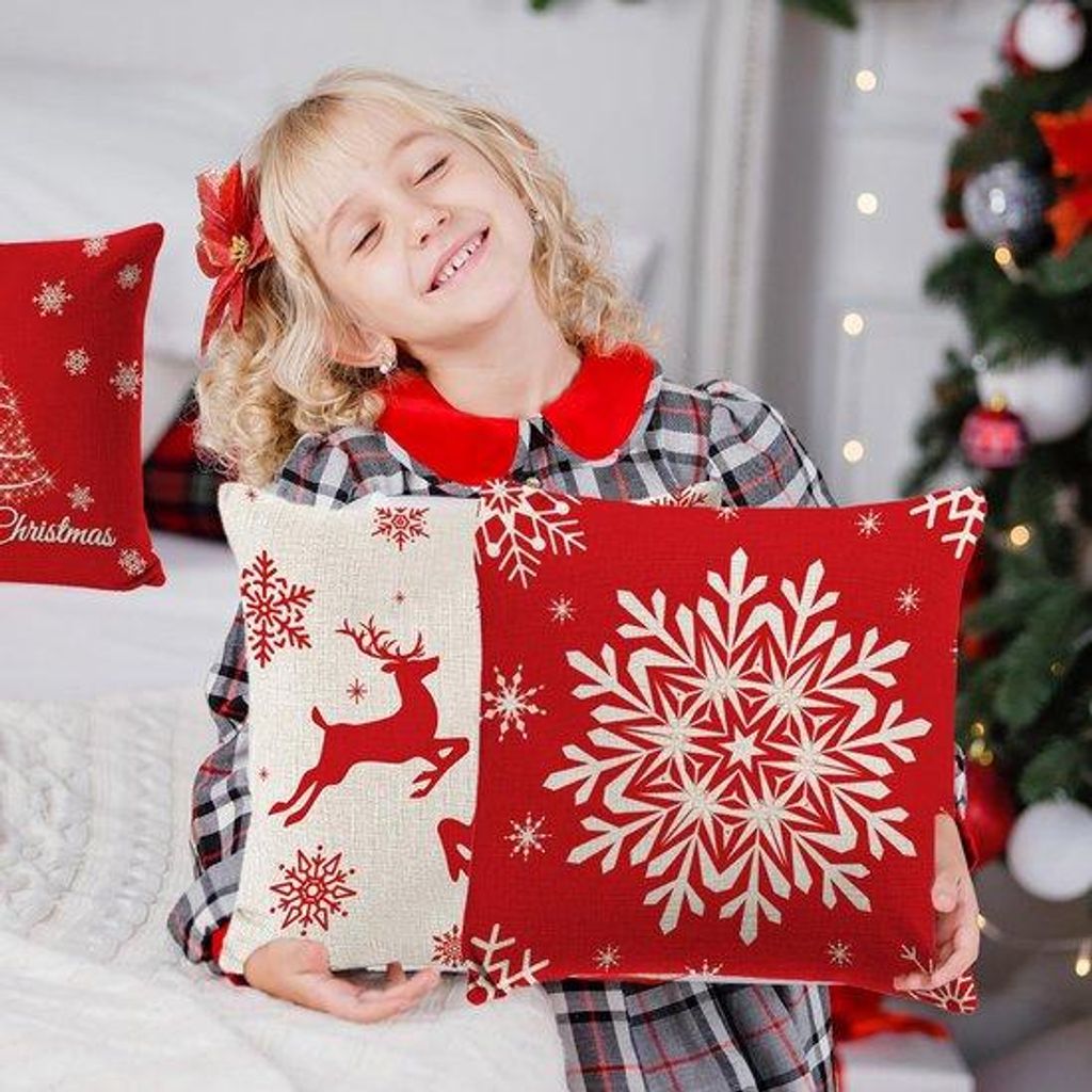 Unyqoos Set mit 4 Kissenbezügen mit festlichen Weihnachtsmotiven für eine gemütliche Atmosphäre