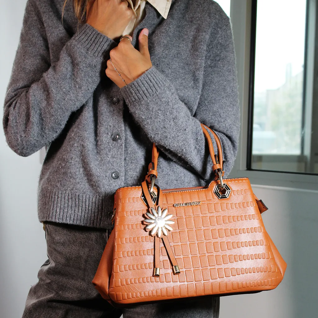 Grand sac à main marron Gallantry aspect géométrique et rigide chic - 6