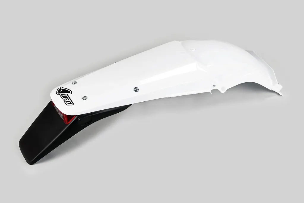 Rénovez votre Honda avec l'Aile Arrière UFO Plast Blanc - Anti-Jaunissement