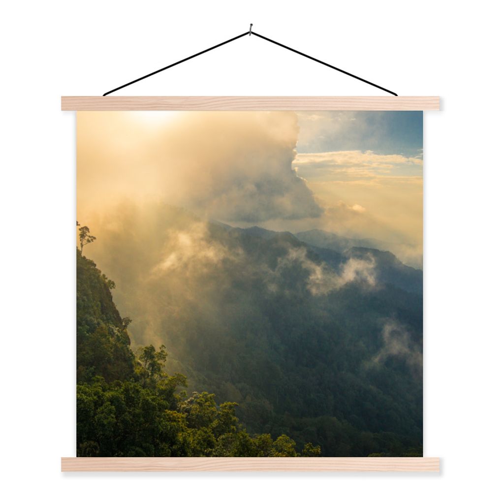 MuchoWow Textilposter Sonnenschein und Wolken über dem thailändischen Dschungel 60x60 cm mit holzfarbenen Rahmen - Wanddekoration